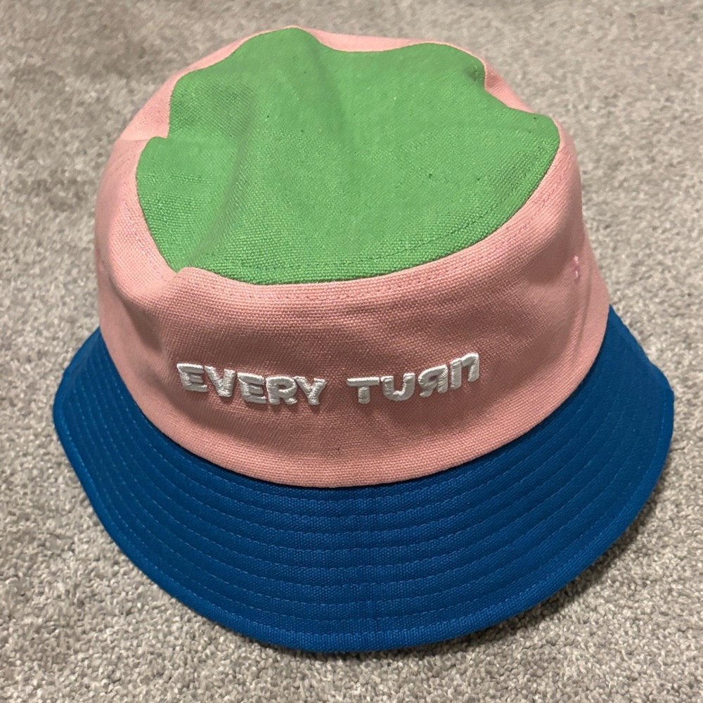 Every Turn Pop Bucket Hat Rainbow 🌈